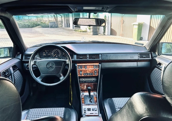 Mercedes-Benz Klasa E cena 285000 przebieg: 95770, rok produkcji 1992 z Ostrołęka małe 301